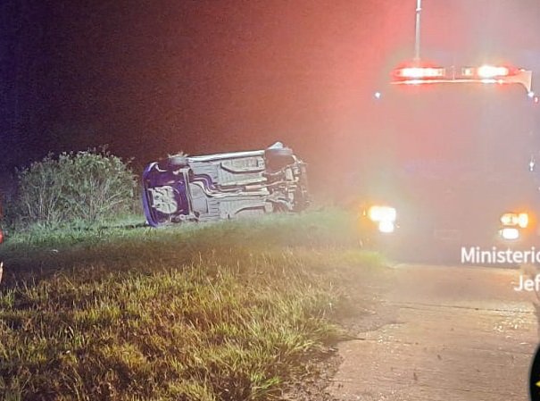 Despiste y vuelco en la Ruta 14, el conductor resultó con lesiones graves.