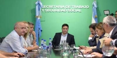 El gobierno y los gremios docentes se reunirán en audiencia de conciliación este lunes.