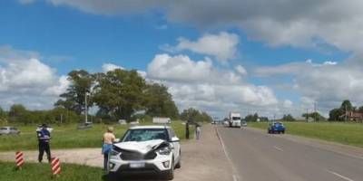 Una mujer fue colisionada por un auto y sufrio lesiones graves.