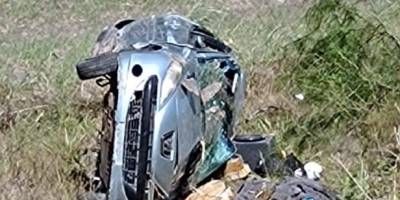 Una bebita perdió la vida al volcar el automóvil en el que viajaba.