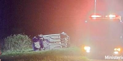 Despiste y vuelco en la Ruta 14, el conductor resultó con lesiones graves.