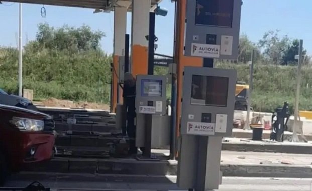 Las rutas siguen detonadas, los peajes ya aumentaron y ahora habrá multas por no pagar de manera electrónica.