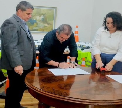 Se entregó cámaras, equipamiento de seguridad y cascos al municipio de Gral. Campos.