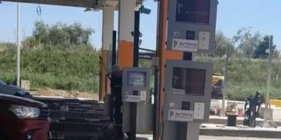 Las rutas siguen detonadas, los peajes ya aumentaron y ahora habrá multas por no pagar de manera electrónica.