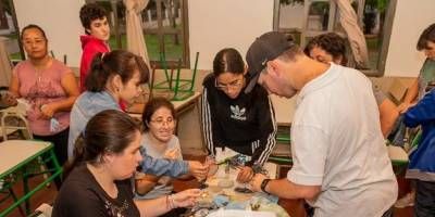 Zambón visitó Centros Educativos en el marco de 