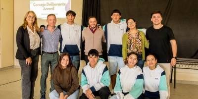 Charlas de capacitación en instituciones educativas" Concejo Deliberante Juvenil".