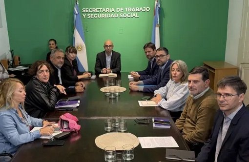 La provincia cerró la paritaria estatal con un aumento remunerativo y liquidará por decreto a los docentes.