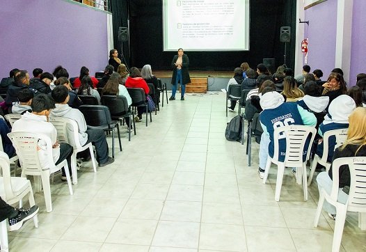 Charla sobre la prevención del suicidio.