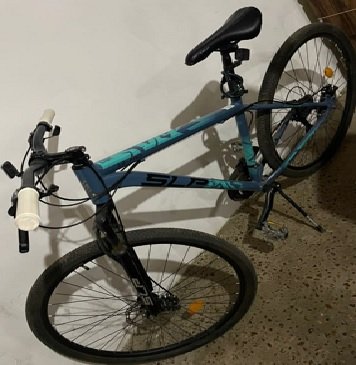 Robaron del patio de una casa  en Av. Sarmiento una bicicleta