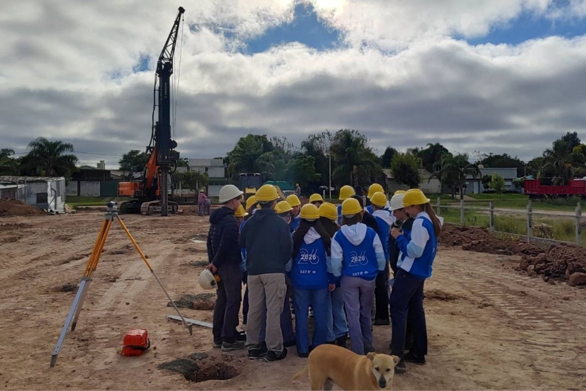 Estudiantes de la EET N° 45 realizaron una visita técnica a una obra educativa en ejecución.