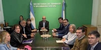 La provincia cerró la paritaria estatal con un aumento remunerativo y liquidará por decreto a los docentes.