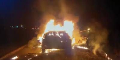 Un vehículo se incendió completamente en ruta 14.
