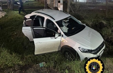 Una camioneta despisto, solo daños materiales.