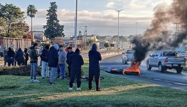  Trabajadores de Tres Arroyos se manifiestan nuevamente para defender más de 900 puestos.