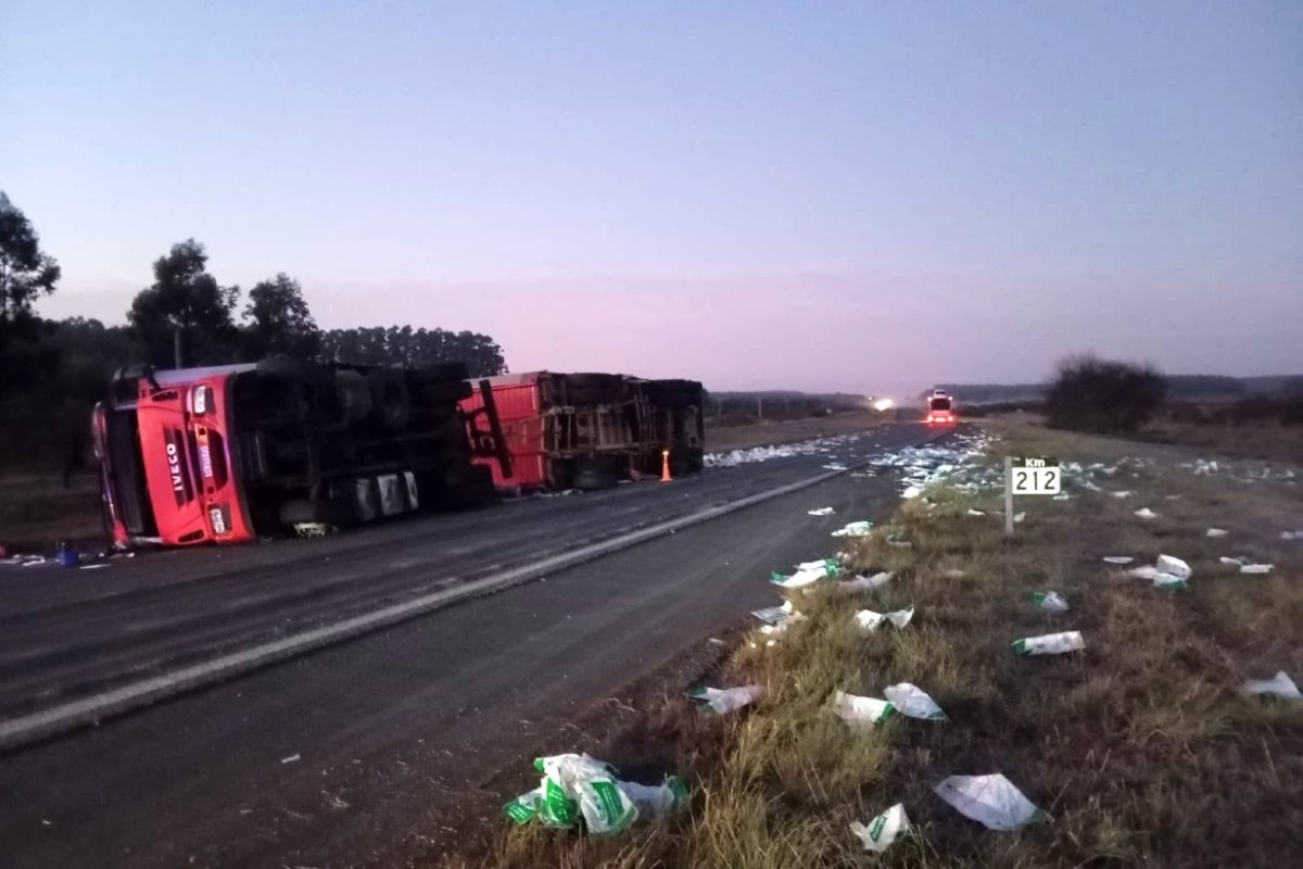 Un vuelco en ruta 14 produjo largas filas y demoras en el tránsito.