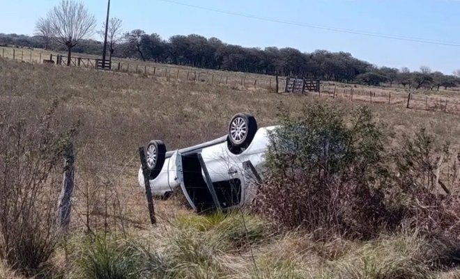 Volcaron cinco cadete de la policía en ruta 18.