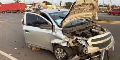 Un violento choque entre dos autos dejó varios heridos en el ingreso a Concordia.