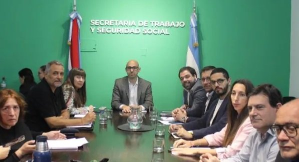 El gobierno convocó a los gremios para reanudar la discusión paritaria el próximo lunes 