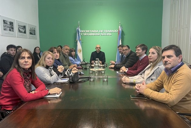 El gobierno presentó una propuesta salarial a los gremios estatales y la paritaria pasó a cuarto intermedio.