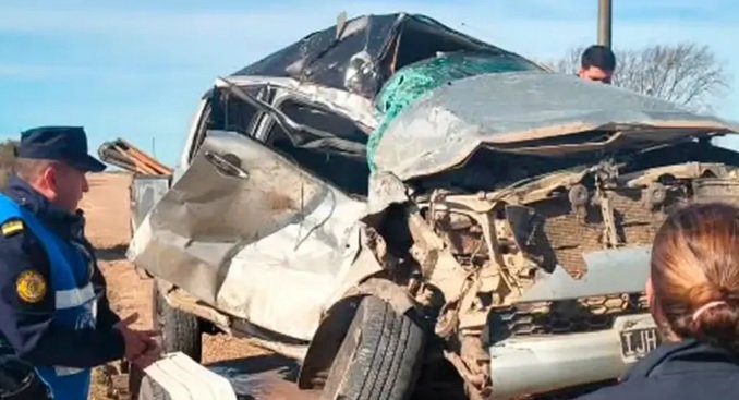 Una joven falleció tras un violento choque entre un camión y una camioneta en General Galarza