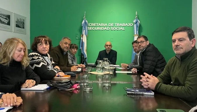 El gobierno resolvió liquidar un 3 por ciento más a los estatales con los haberes de julio 