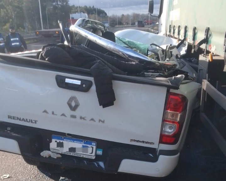 Dos personas fallecieron tras un grave siniestro vial a la altura del peaje Yeruá.