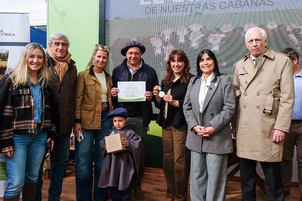 La provincia distinguió a productores entrerrianos por el desarrollo y mejora genética de sus animales.