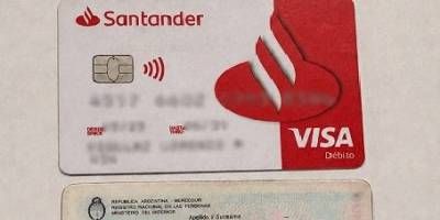 Encontró una billetera y usó la tarjeta de debito para hacerse compras: fue descubierto y quedo supeditado a una causa.