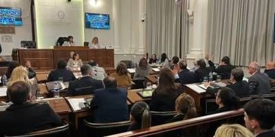 En medio de una fuerte protesta y con dos votos del PJ, el Senado aprobó la reforma jubilatoria.