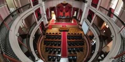Década sustraída: la causa de los “contratos truchos” ya tiene auto de apertura y 18 acusados camino al juicio.