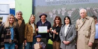 La provincia distinguió a productores entrerrianos por el desarrollo y mejora genética de sus animales.