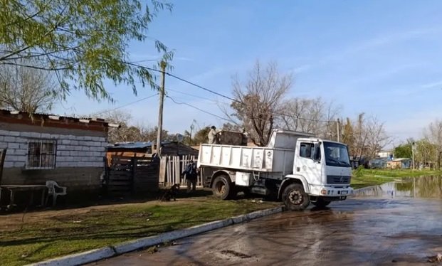 Por la crecida del río Uruguay, comenzó la evacuación de familias en Concordia.