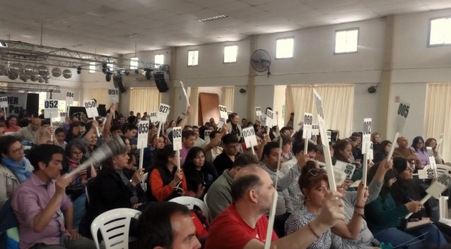 El Congreso de AGMER facultó a su conducción a intensificar las protestas por salarios y condiciones laborales 