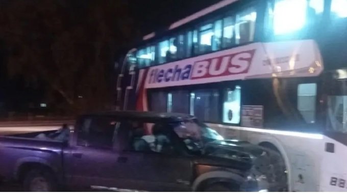 Chocaron una camioneta y un colectivo en Villaguay: dos personas fueron hospitalizadas con lesiones 