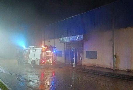 Incendio en un supermercado por un desperfecto eléctrico.