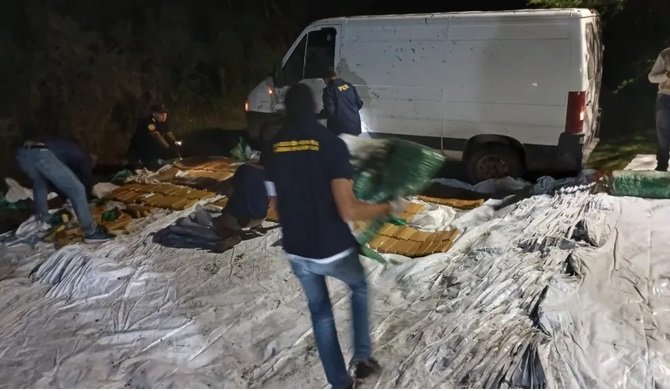 Un vehículo en venta, cheques falsos y un cargamento de droga, la historia previa de la detención del abogado.