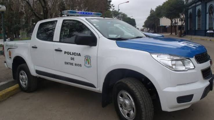 Puerto Yeruá: funcionarios policiales salvaron a un niño durante el temporal.