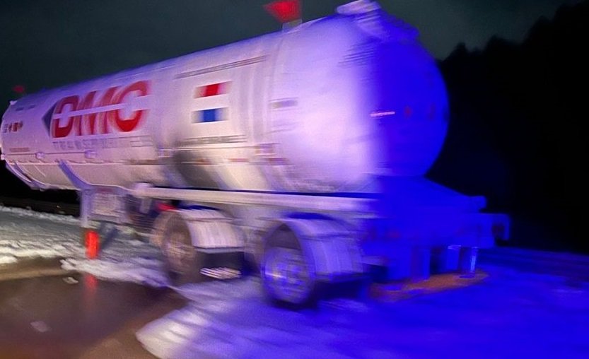 Un camión cisterna se incendio y obligo a corta la autovía 14 varias horas.