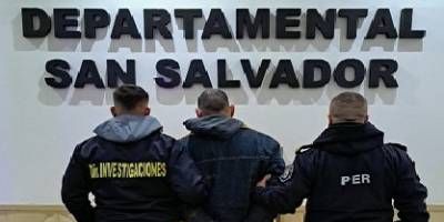 Ingresaron a robar y la policía los sorprendió dentro del comercio y quedaron detenidos.