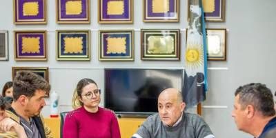 Reunión de comisión del Concejo Juvenil con autoridades.
