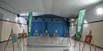 El arte también es una forma de compartir y participar .