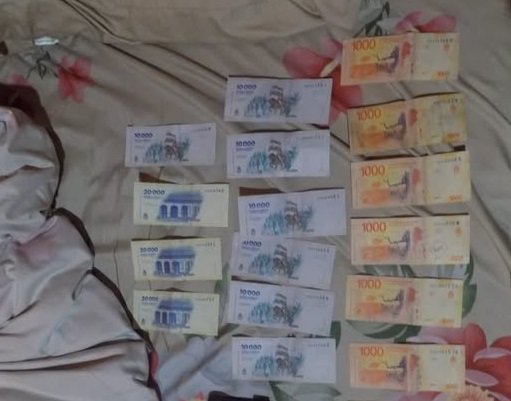Una empleada sacaba dinero y la descubrieron a través de cámaras.