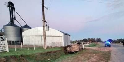 Accidente en la Ruta 18: una mujer resultó herida tras volcar con su vehículo.