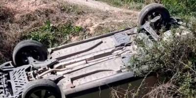 Una mujer volcó con su auto y fue socorrida por vecinos en Concepción del Uruguay