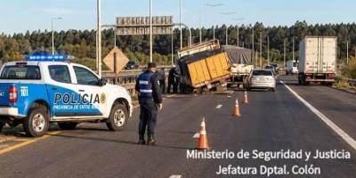 Un camión perdió una la rueda mientras circulaba por Autovia 14.