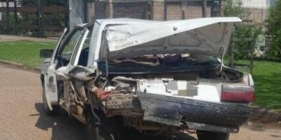 Accidente sin consecuencias graves, solo daños materiales.