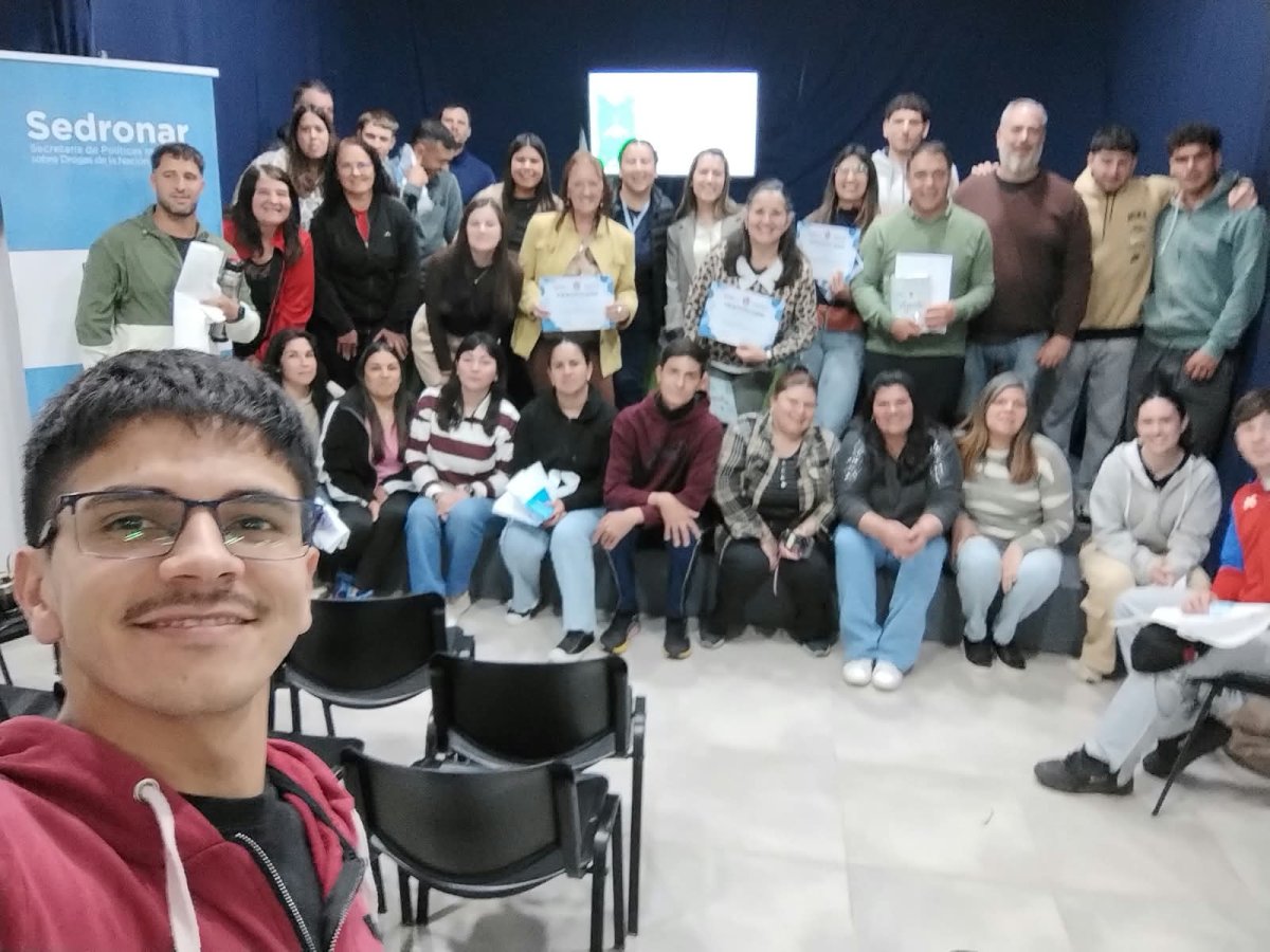 Charla sobre consumo problemático en General Campos.