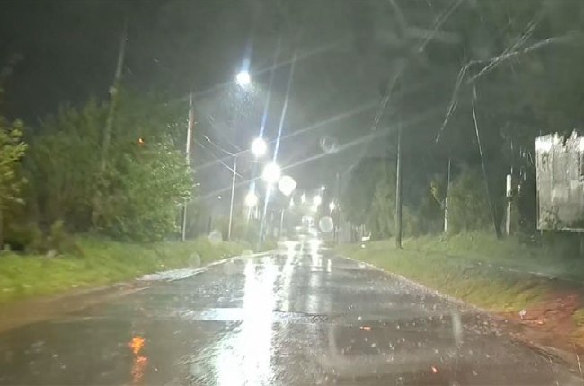 La lluvia superó los 26mm: Intenso temporal se azota sobre Concepción del Uruguay y los bomberos trabajan intensamente.