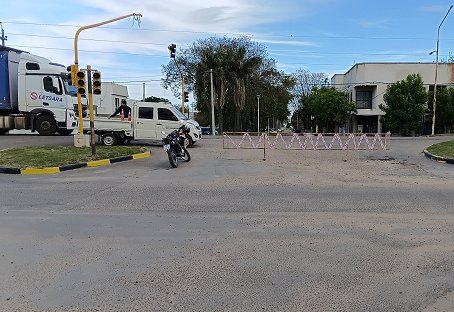 El semáfaro de Av. de los Ruso y ruta 18 fuera de servicio.