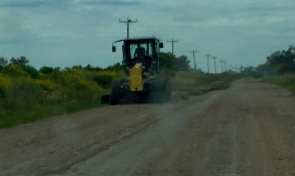 Los productores agropecuarios se han visto obligados a comprar su propia maquinaria para arreglar caminos rurales. 